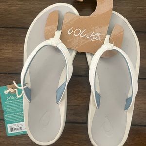 Brand new Olukai flip flops
